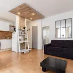 Eiffel Tower & Champ De Mars - Cityapartmentstay